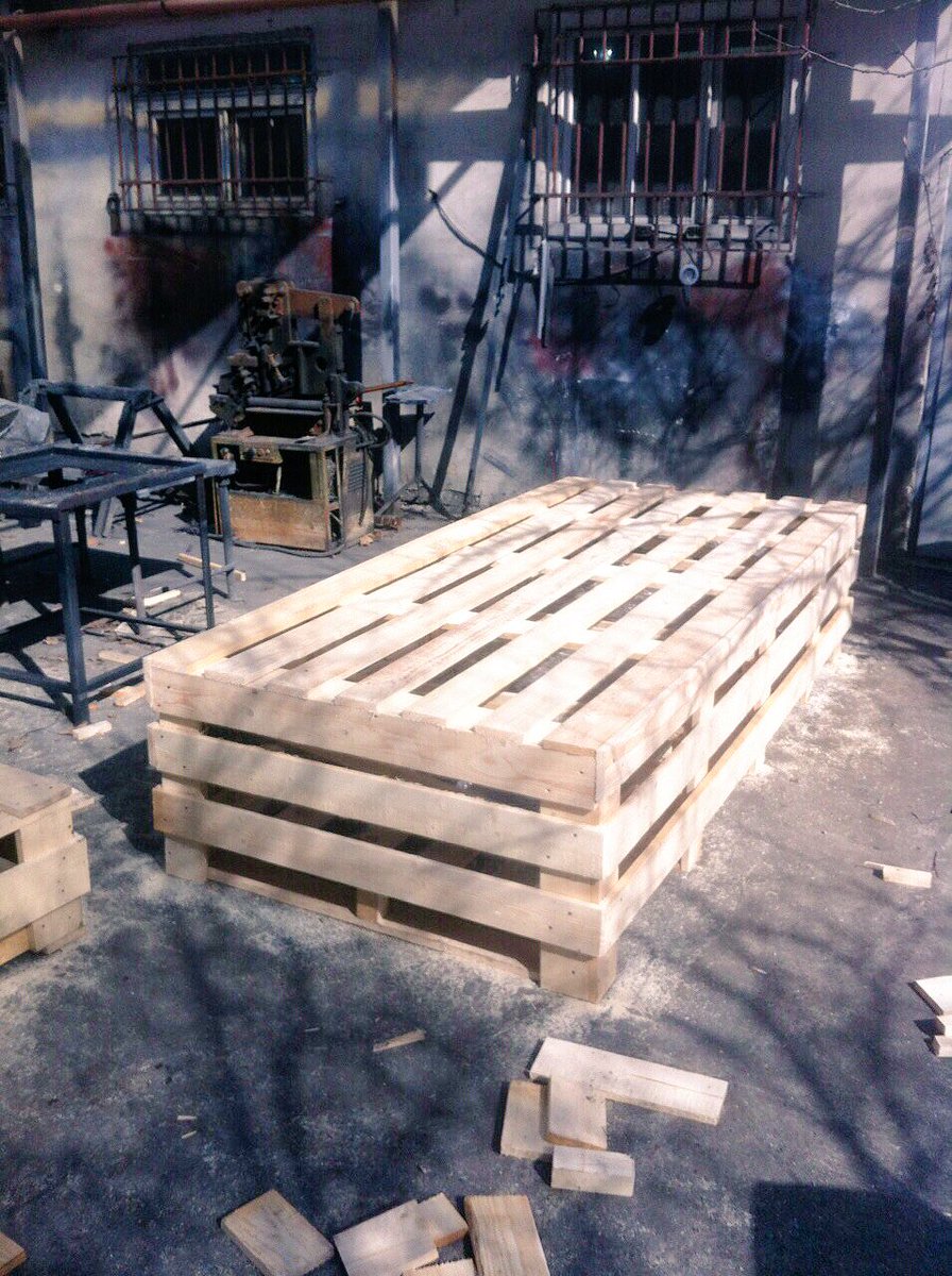 ARMAForgeShop's tweet image. All crated up and ready for shipping! #morerailings #yeg #kfarma