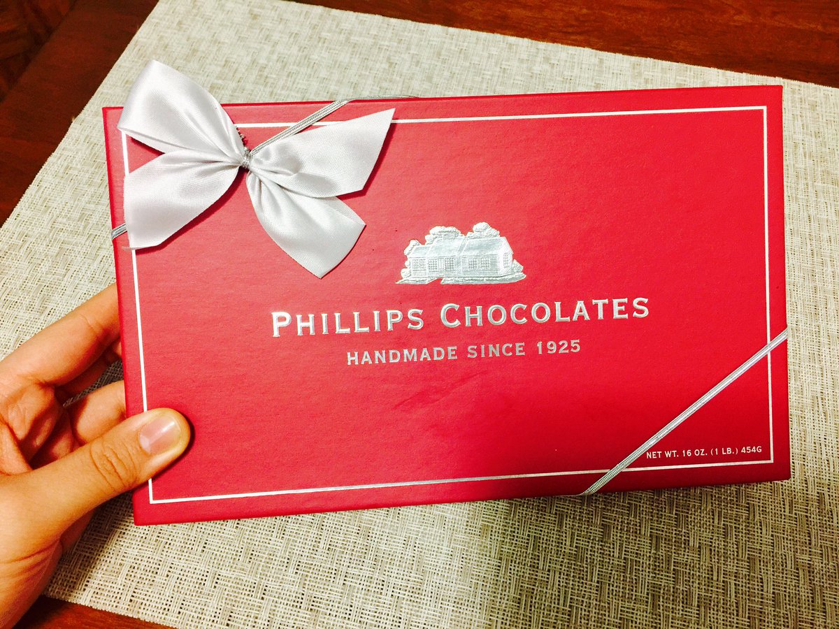 TYHealthyHabits's tweet photo. Someone made the right choice of surprising me with @PhillipsCandy. Which one should I try first? #BostontoNewYork #HandmadeChocolates https://t.co/fZ23mU3u8C