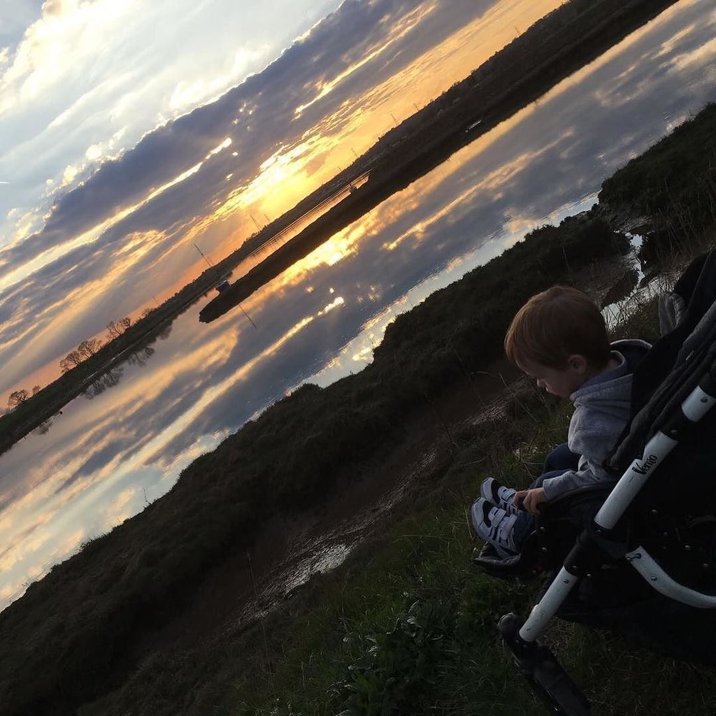 AsCassieSeesIt's tweet photo. When you can't believe you actually live here! #essex #essexandproud #nofilter #iphoneography #april #2017 #thatvi… https://t.co/dwkzXbhftb https://t.co/WhBGMAtkHh