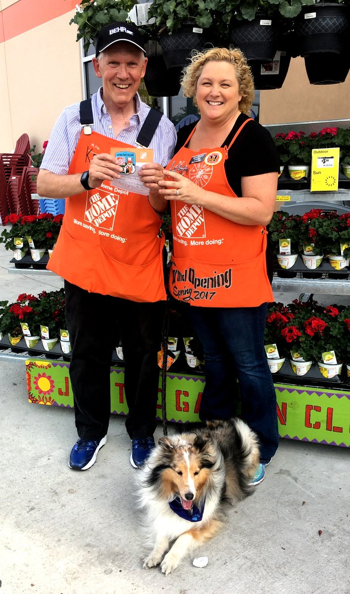 TheRanchASDS's tweet photo. Recognizing Ken for providing Excellent Customer Service during Grand Opening Weekend!  #VOA365 @Chriscwarnold @HeidiHom @tkanatzarHD https://t.co/MIMTEQ2Cul