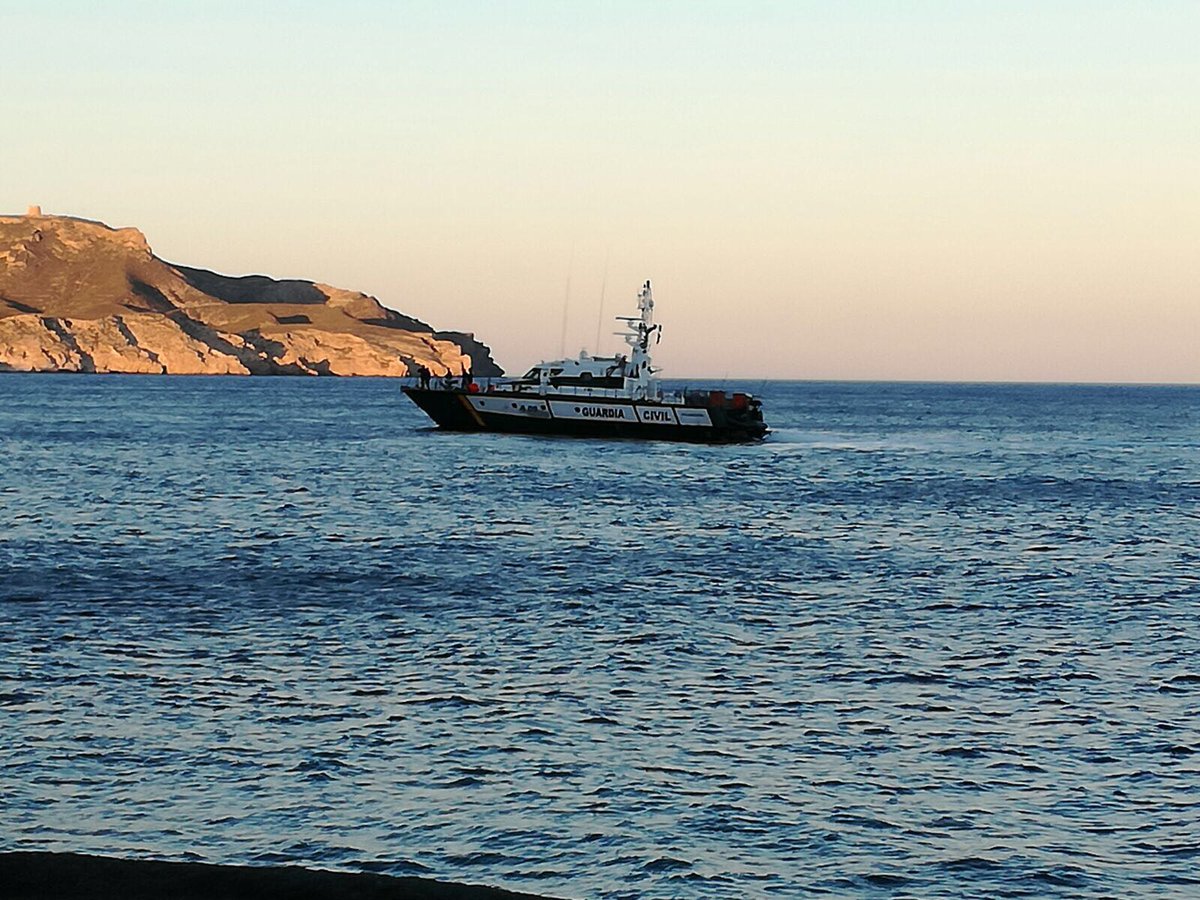 Ayer participamos en el rescate de un pescador con lesión en una pierna en Cala El Plomo. Fue evacuado por patrullera de <a href="/guardiacivil/">Guardia Civil</a>