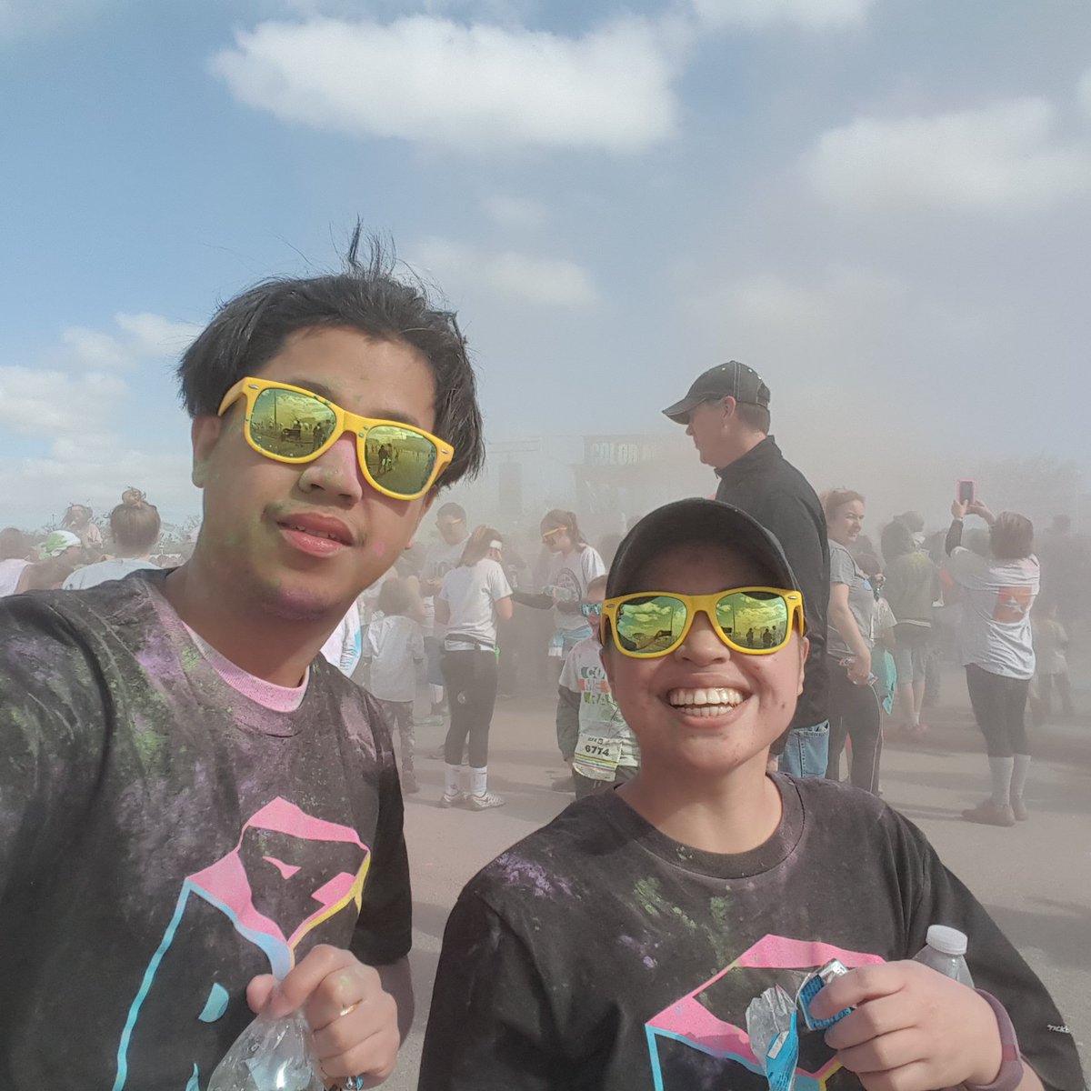 iMissChelleM's tweet photo. My first 5k run in US! #ColorMeRad #ColorMeRad5k https://t.co/UYfKJUQFDt