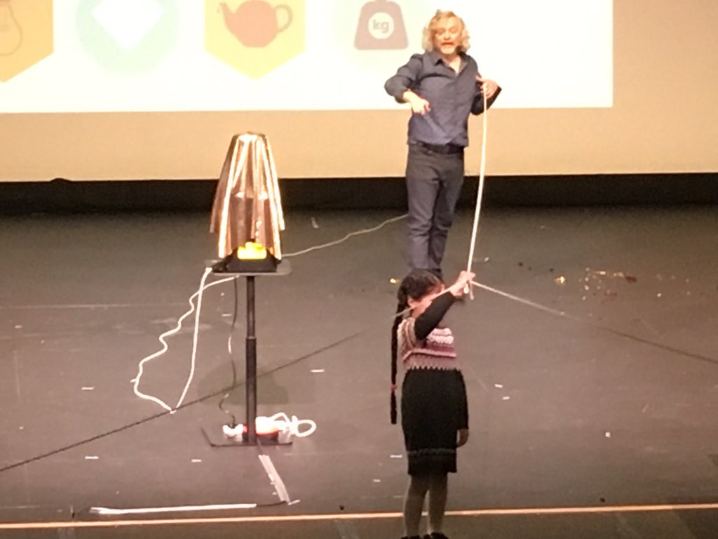 Fantastic day <a href="/HullUniversity/">University of Hull Economics society</a> science festival with <a href="/martyjopson/">Marty Jopson</a>