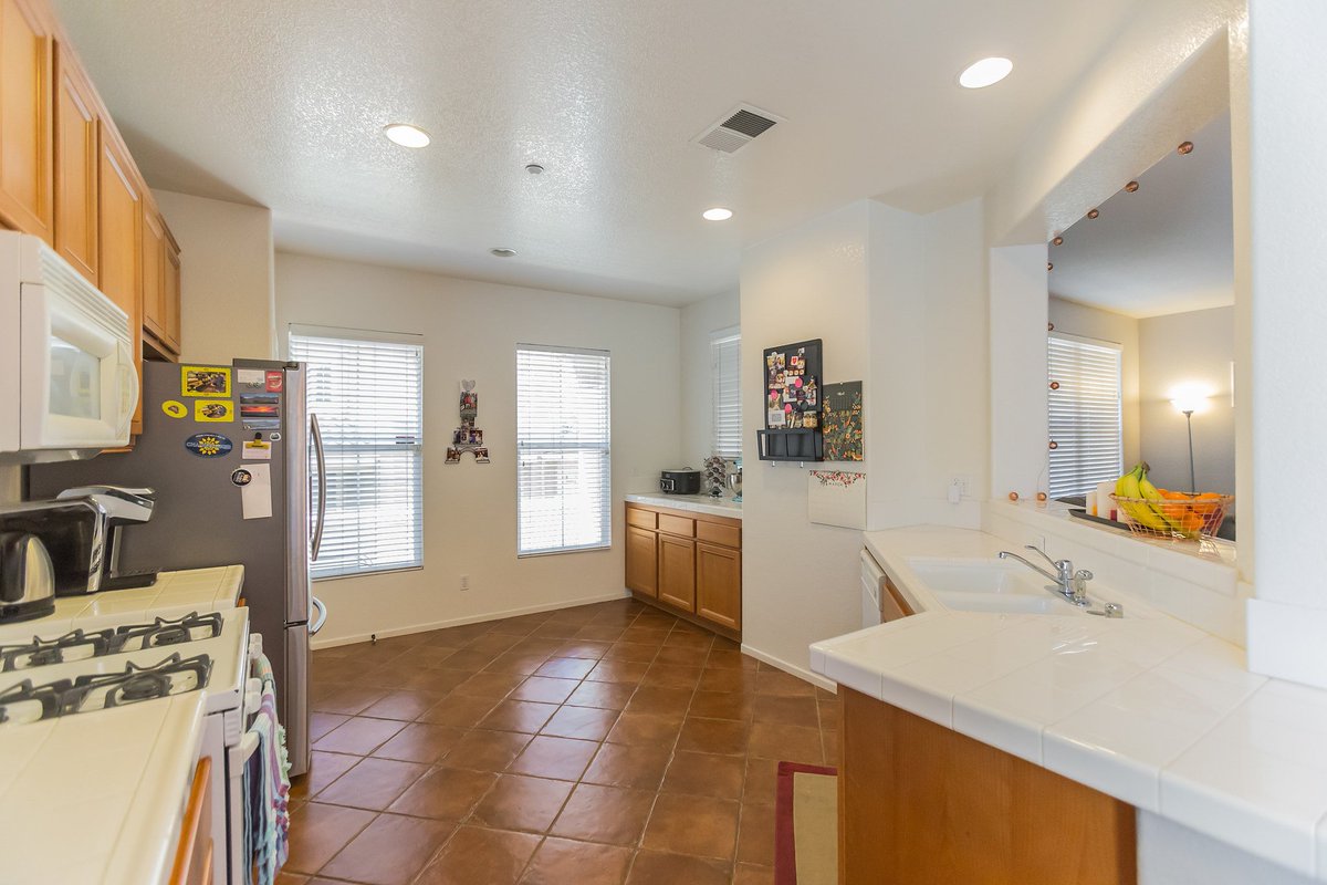 tonygorodeckas's tweet photo. PRICE REDUCED to $499k. Open today 1-4pm heart of #SanElijoHills townhome, 3-bd/2.5-ba 1740 sf. 1690 Avery Rd, San Marcos 92078 #sdopenhouse https://t.co/e7VcwyfbGF