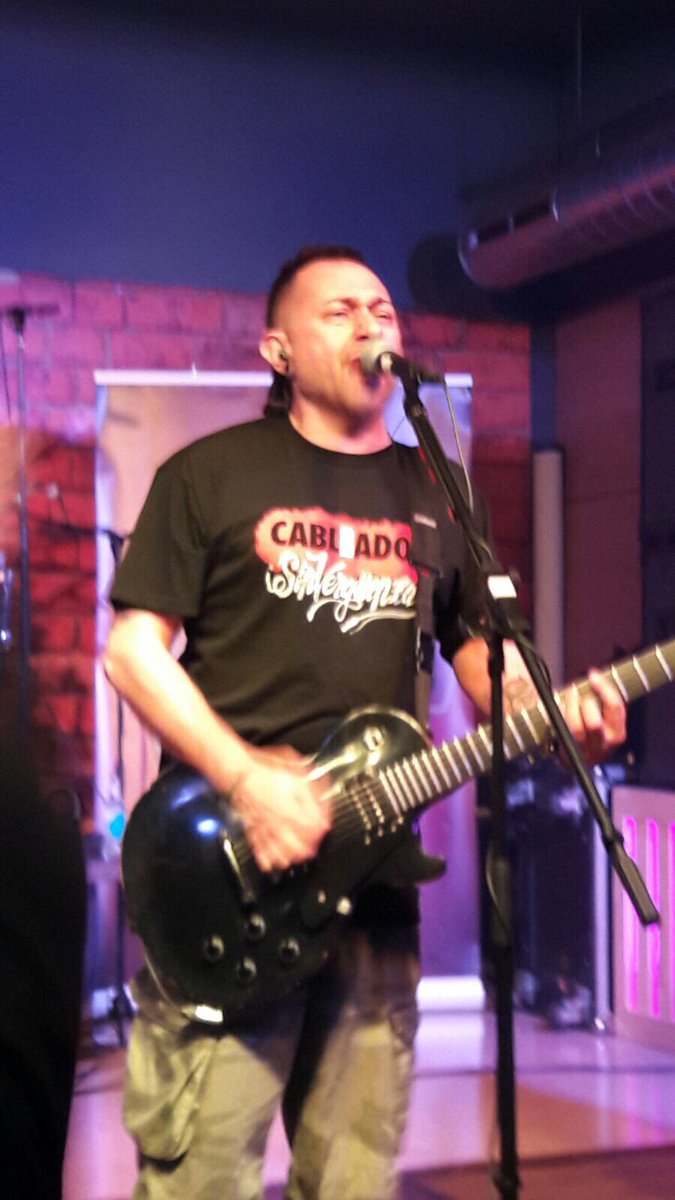 Concierto de <a href="/Porretas5/">PORRETAS OFICIAL</a> con la camiseta de Cableados!! Grandes!!!.