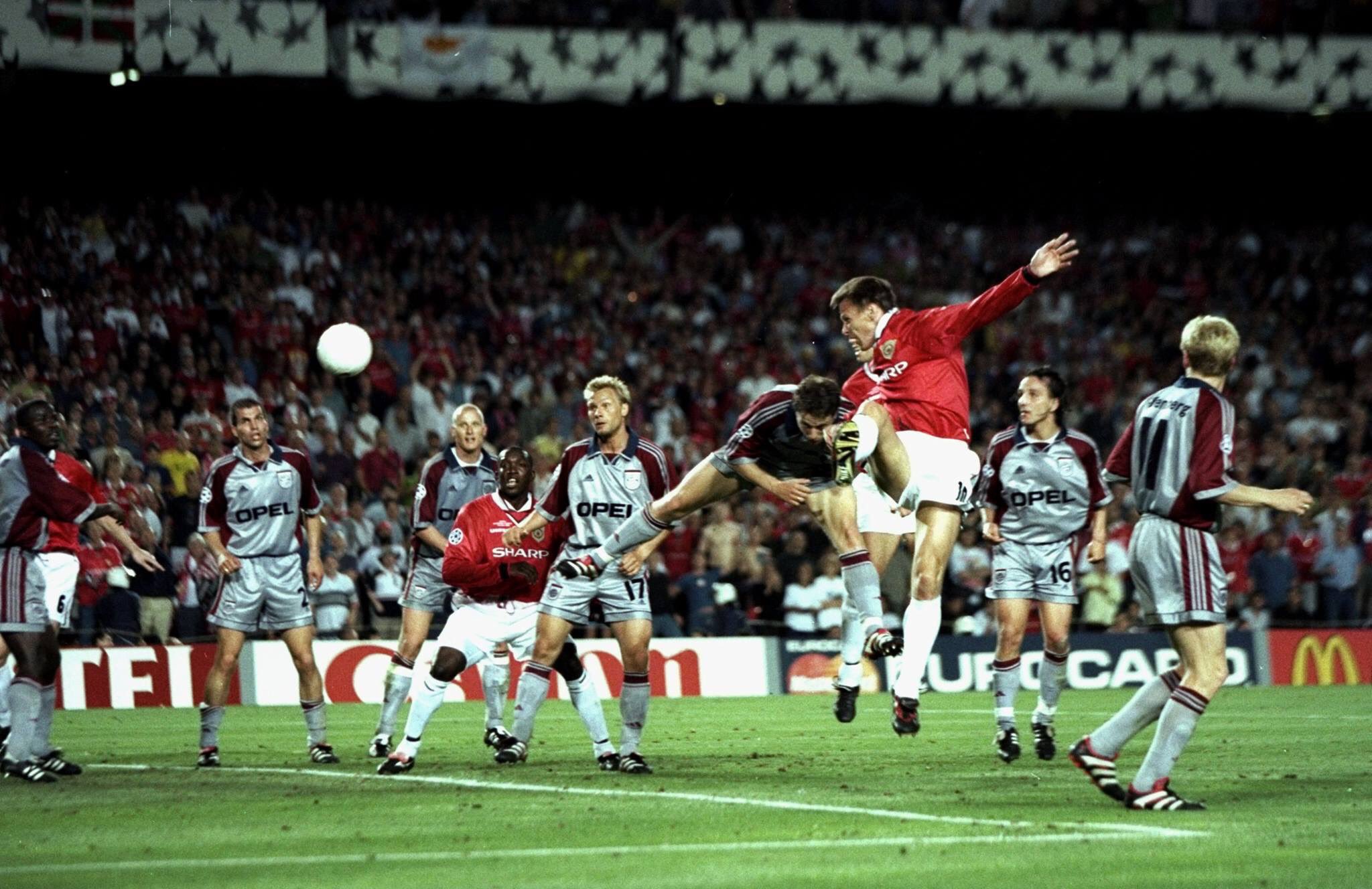 Happy Birthday to former Manchester United player, Teddy Sheringham 
