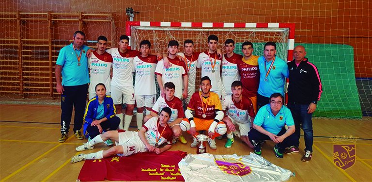 ffrm_es's tweet photo. 🔐 ¡Terminamos el domingo con la IMAGEN (📸👇) de nuestros SUBCAMPEONES de España Sub-19! ¡🎖🏆! ¡Sois muy grandes, chicos! 👏 ¡Buenas noches! 🌙 https://t.co/ojgYJr25V0
