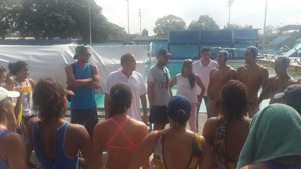 gc_caceres's tweet photo. #GestiónDeOro Entrenamiento de la selección de @waterpoloven y Memoria y Cuenta @fevedaoficial 2017 https://t.co/dChZTVHGMV