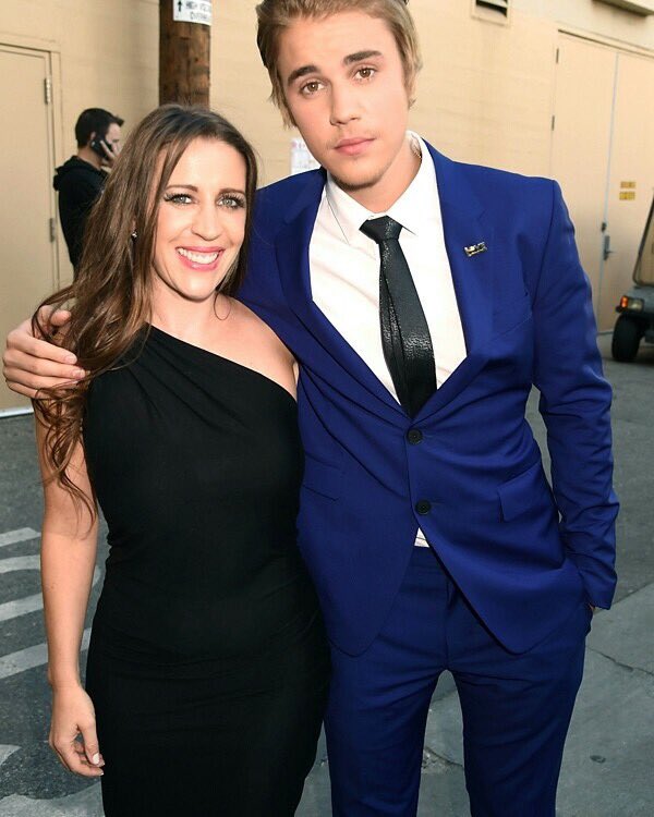bieber_eilish's tweet photo. Happy Birthday to the most beautiful Woman in the world.💜#HappyBirthdayPattieMallette https://t.co/1NmXztBKr4