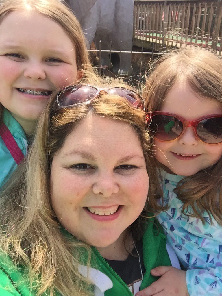 elocin17's tweet photo. Playing some mini golf to celebrate Daddy. #Putterz https://t.co/FGLFTrc2Os
