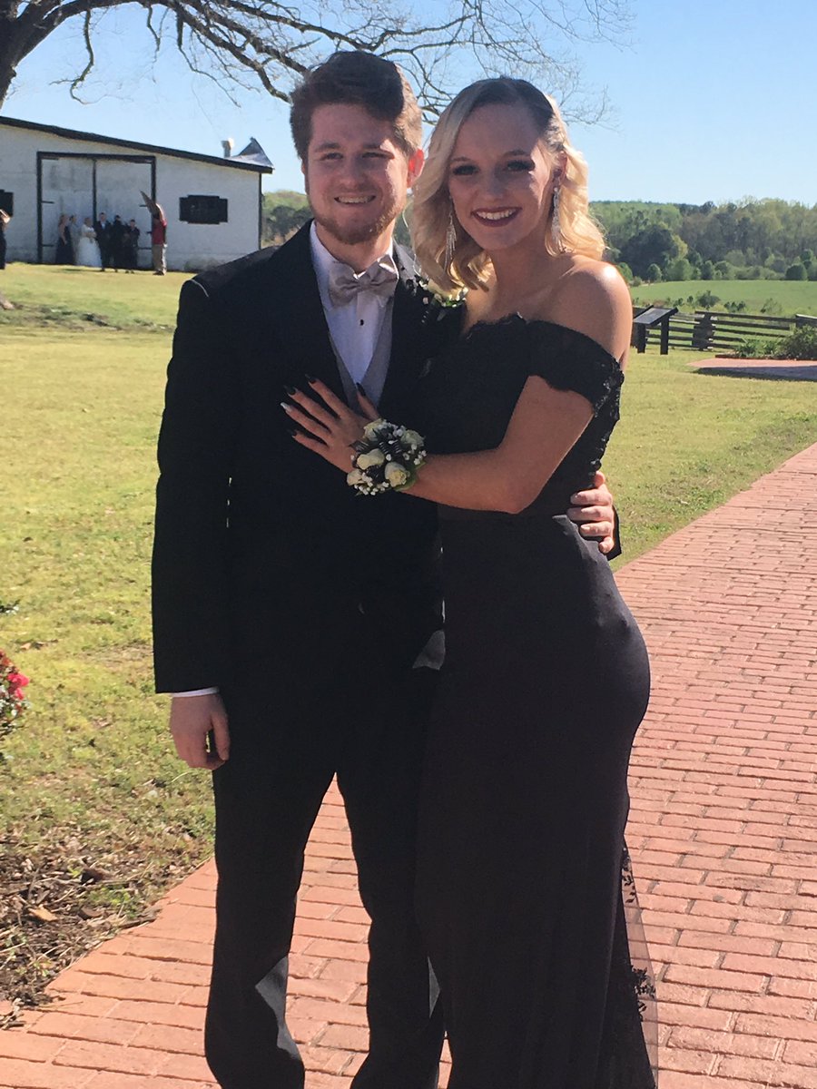 Tiffany45884987's tweet photo. #ExcLUEsive  #prom2017 @Josh01728194  Had a perfect night.Thank you for making my last prom a great night to remember ❤ https://t.co/FUbDUPzkFw