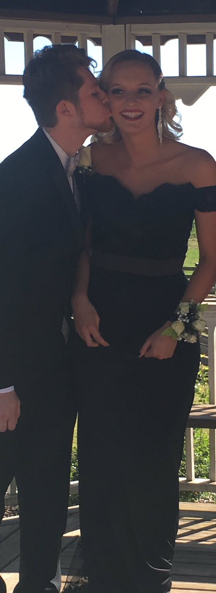 Tiffany45884987's tweet photo. #ExcLUEsive  #prom2017 @Josh01728194  Had a perfect night.Thank you for making my last prom a great night to remember ❤ https://t.co/FUbDUPzkFw