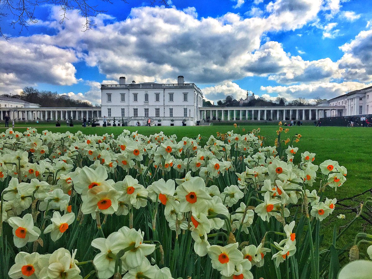 jed_dwight's tweet photo. The perfect spring day to make a trip to #Greenwich with @ElliotColburn. Absolutely stunning! 🌞👨❤️👨 #WhereTimeBegan @Royal_Greenwich https://t.co/fzqL3ndX9U