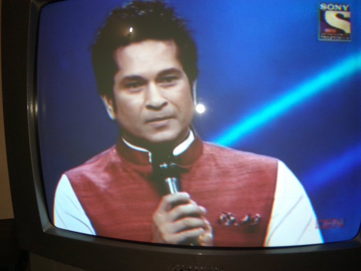 riteshgarg1061's tweet photo. @sachin_rt on @SonyTV #IndianIdolGrandFinale Nacho Nacho Nacho sare cricket wali beat pe! 😁😍 https://t.co/VQgVwT4VwV