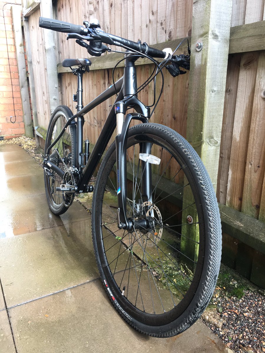 Hotwheels_mtb's tweet photo. Mudguards off, probably too early, looks like a bike again #speshi work bike, hoping for a lighter bike this summer.... https://t.co/r3Dw2kzXoE