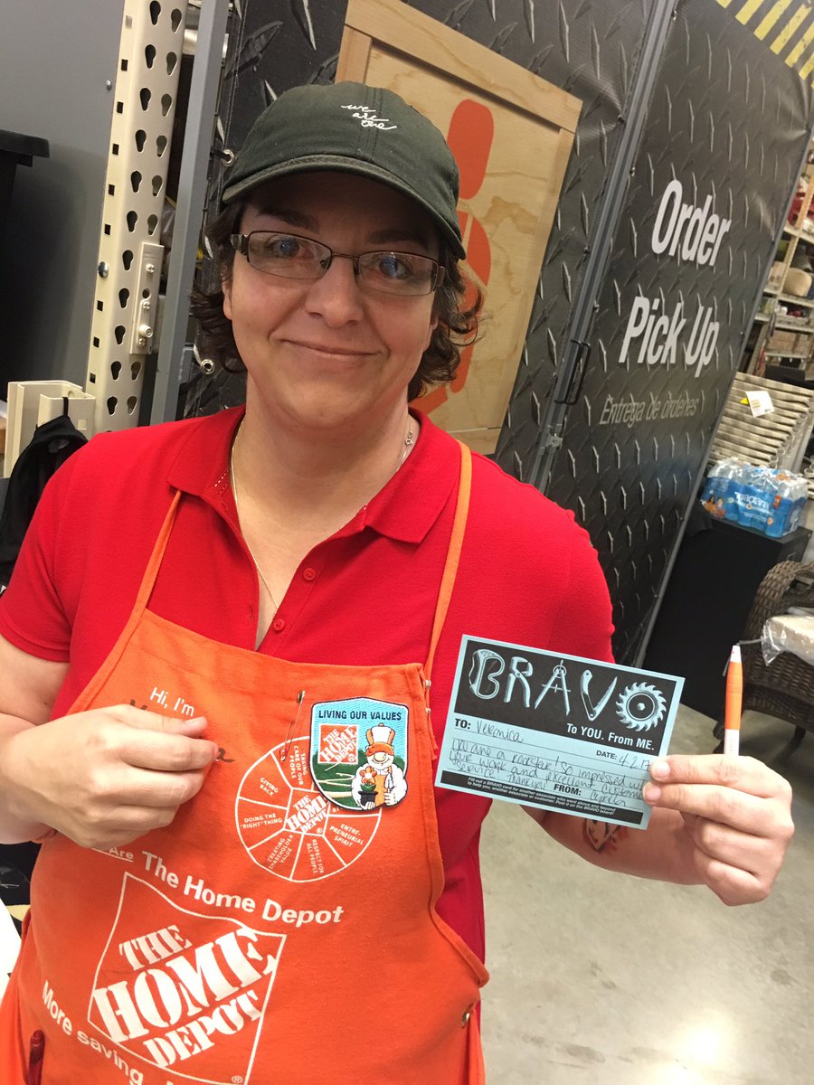 8445CultureClub's tweet photo. First BRAVO card goes to SSD Veronica!! GREAT customer service!! π https://t.co/pzjNwQ4sOF