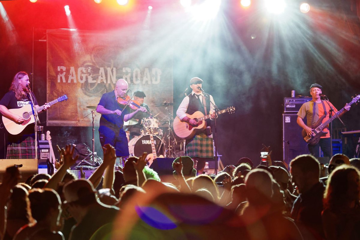 We are beyond thrilled to be returning to <a href="/CanadasIrishFes/">Canada's Irish Fest</a> with @TheTownPants and <a href="/MuddyBuddyBand/">Muddy Buddy</a>! #WaterfordGreenInTwentySeventeen