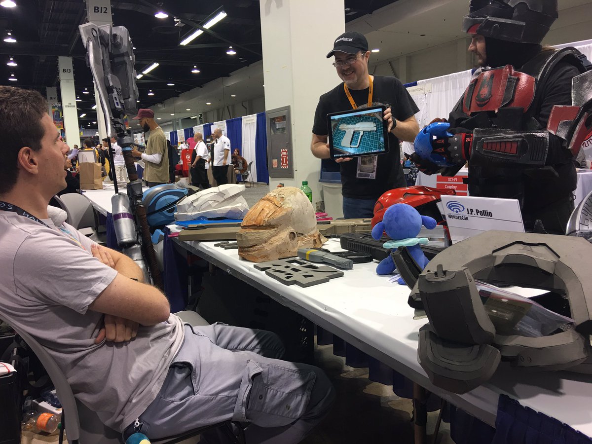 AnvilStation's tweet photo. Some of the awesome fans who've stopped by our booth! https://t.co/dSf0hEartx