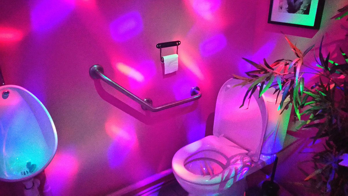 bdx2066's tweet photo. On a aimé l'ambiance Bollywood des toilettes du bar "Au bon jaja" à #Bordeaux Proposez-nous vos meilleurs photos de WC sur #Bordeauxchiottes https://t.co/PyCVQu9KPd