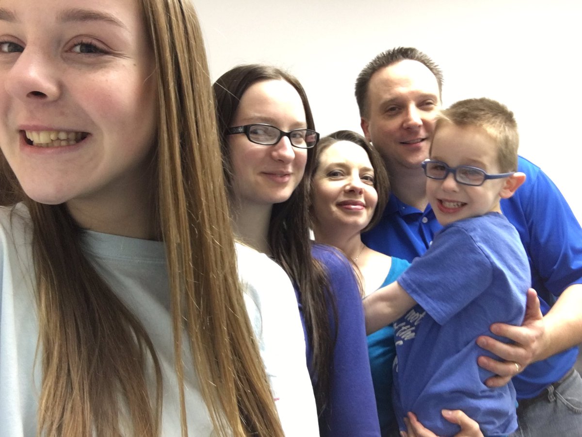 designerdarla's tweet photo. #autismawarenessmonth #AutismDay2017 #lightitupblue #Johnson5 #family #TeamMalligator https://t.co/MeAGpkcIdv