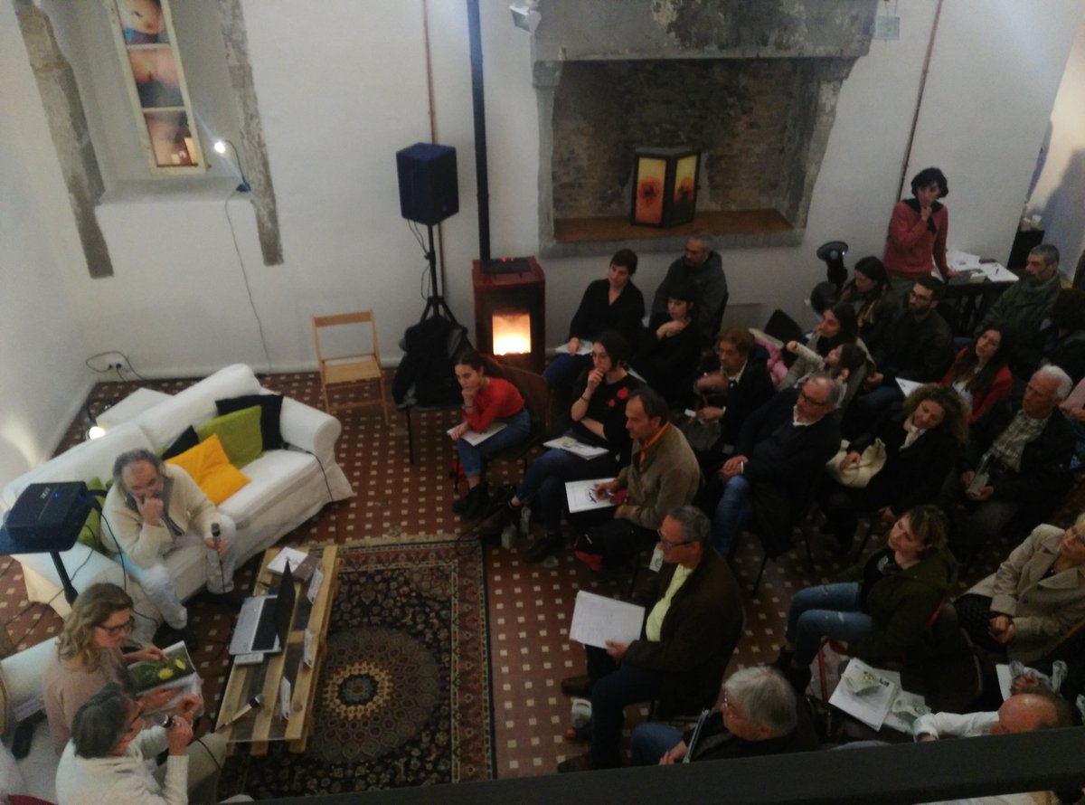 CalibroNewsroom's tweet photo. Così si conclude l'evento con #diMassimo in collaborazione con @AbocaIT. Vi aspettiamo a teatro con "Nemesio e il bibliopatologo". #CaLibro https://t.co/7mr0uaLOpI