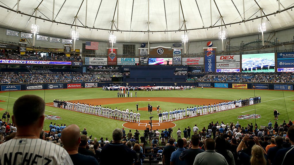 BaseballSerious's tweet photo. Welcome back baseball, you've been missed! #OpeningDay https://t.co/RIvHEMqeKi