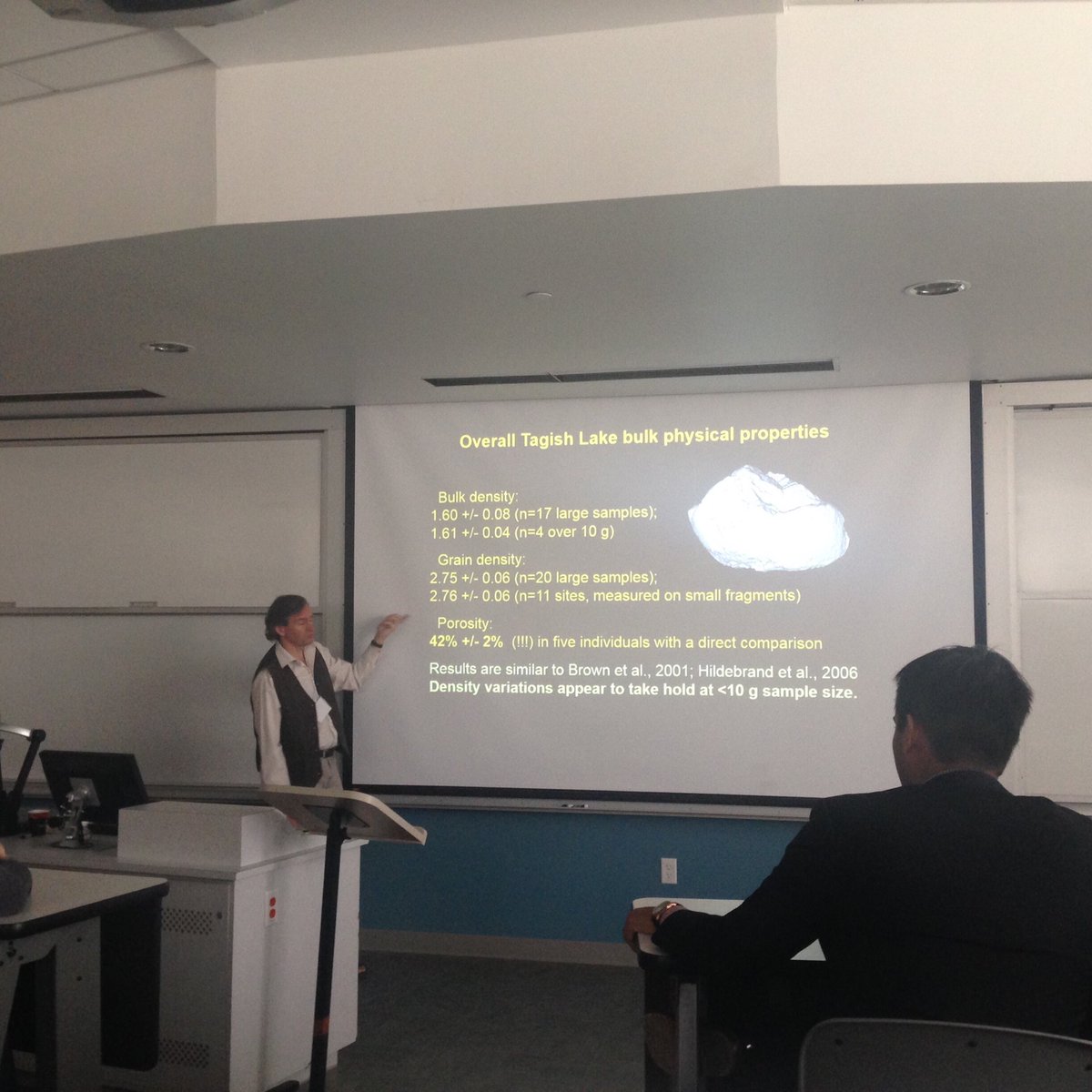 appoggeotura's tweet photo. Great talk from @westernuEarth Dr Phil McCausland on the petrophysical properties of meteorites! #aesrc2017 https://t.co/JLG3lmOenI