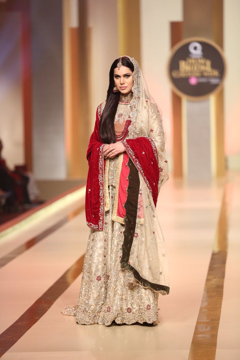 pk_weddings's tweet photo. The talented @ghana_tahir opened the show for @faikacollection at #QHBCW #jewellery by @swavocollection #EbuzzPR #pakistaniweddings #bridal https://t.co/L3dzH8fkWR