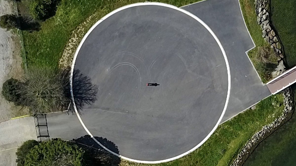 PierreCroce's tweet photo. Le seul endroit que j'ai trouvé pour faire atterrir mon drone sans le crasher https://t.co/R1uw8XS1KL