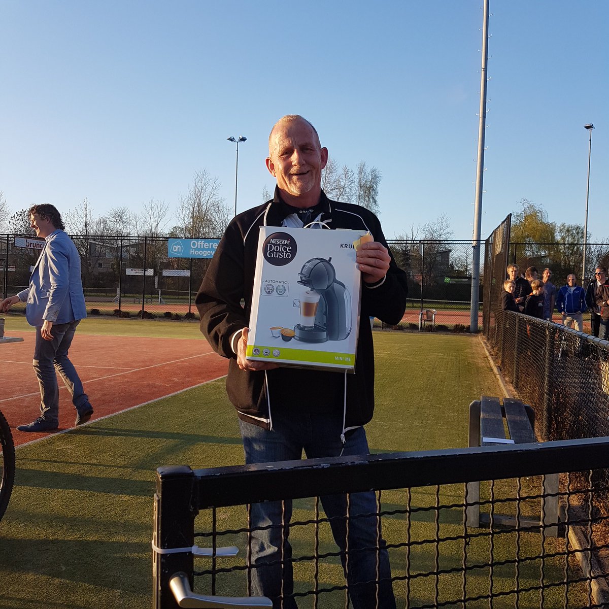 TennisTotaalOpe's tweet photo. De spectaculaire verloting zit er op. Winnaars gefeliciteerd! #flextraopen #hoogeveen #tennis https://t.co/UJyOauSgH5