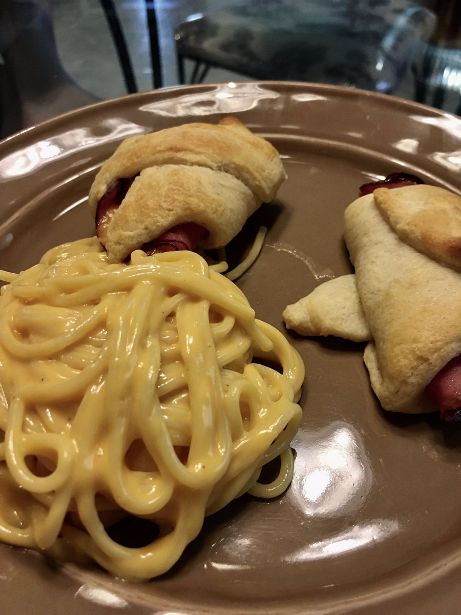 MDH_Hammer's tweet photo. What do you do when mom isn't home... make macaroni and cheese... with spaghetti noodles. #SpaghettiAndCheese https://t.co/yDyjhRR1uI