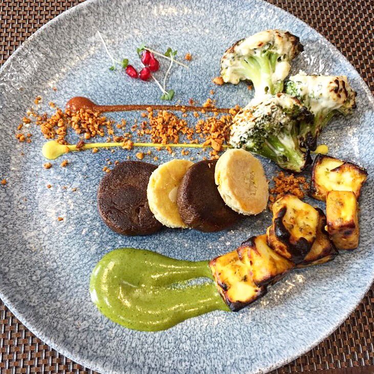 Sunday lunch at the newly opened Baluchi <a href="/TheLalitGroup/">The LaLiT Hotels, Palaces & Resorts</a> in #TowerBridge #London. Delicious #vegetarian North #Indian starters