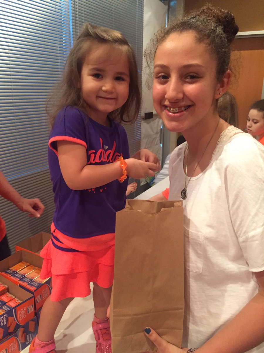 rickeydpowell's tweet photo. #chltb Packing food for the homeless https://t.co/7By1LeUOU6