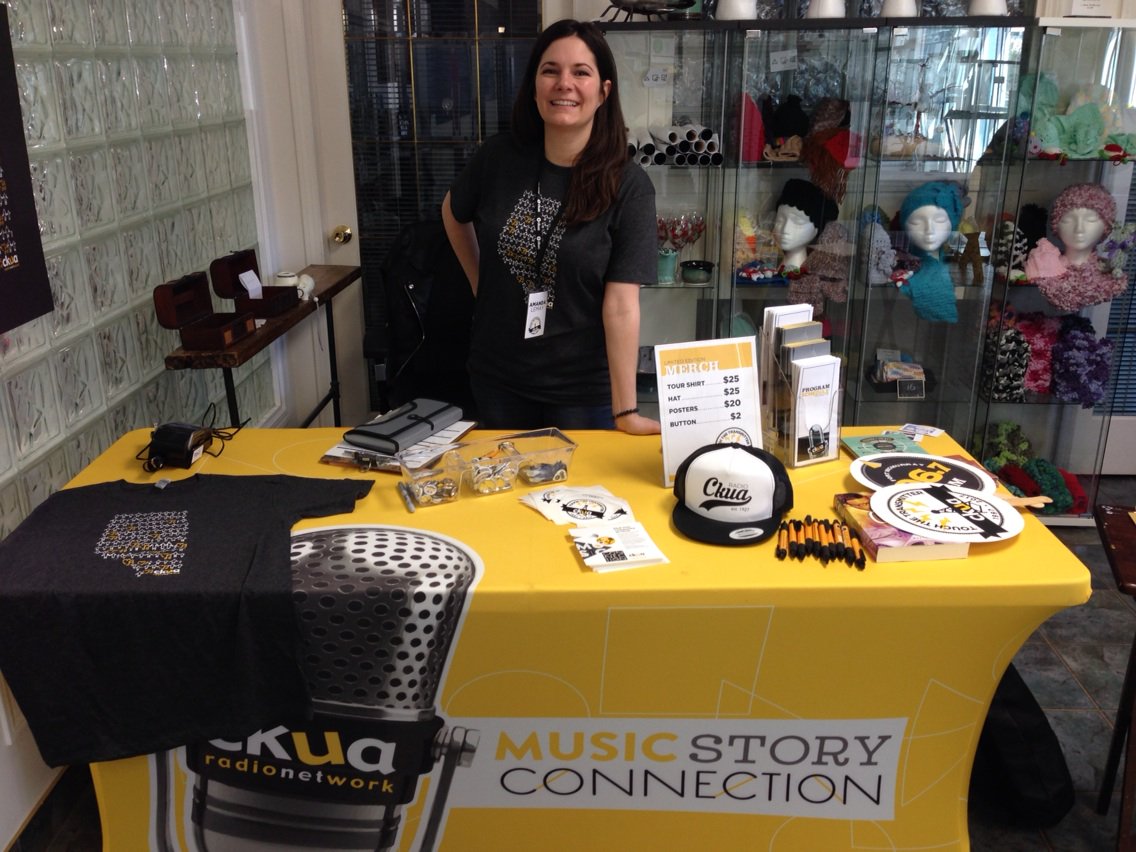 fullmooncafeAB's tweet photo. @ckuaradio here love today in Ft McMurray. Exciting! #ymm https://t.co/8wKLVzErEX
