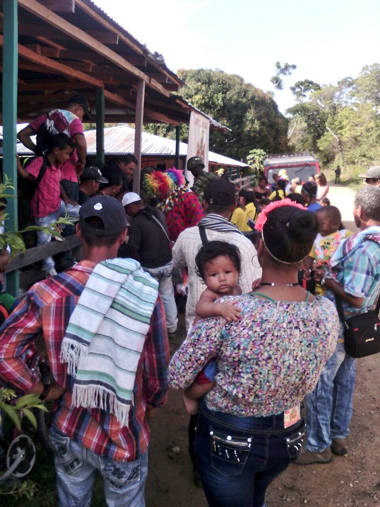 Ejercito_Div7's tweet photo. #HéroesMultimisión #Baeev8 #Brigada14 realiza Jornada de Salud vereda Costeñal municipio Remedios compromiso con la población #FeEnColombia https://t.co/LRIZVh7PsL