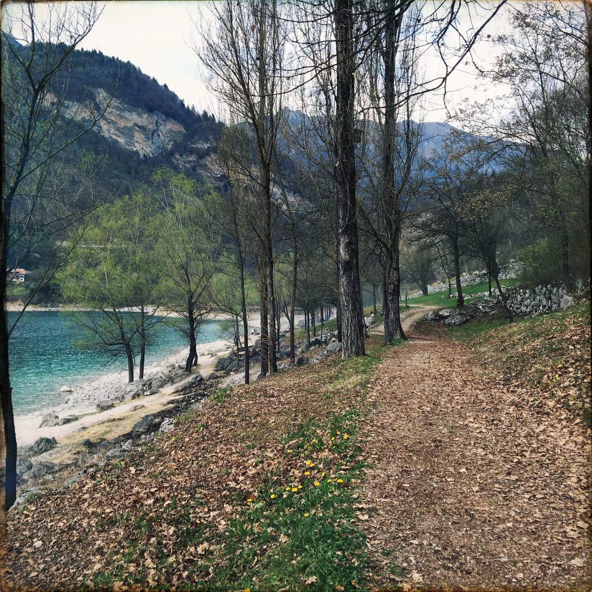 erling's tweet image. Lago di Tenno, molto basso dopo l'inverno secco