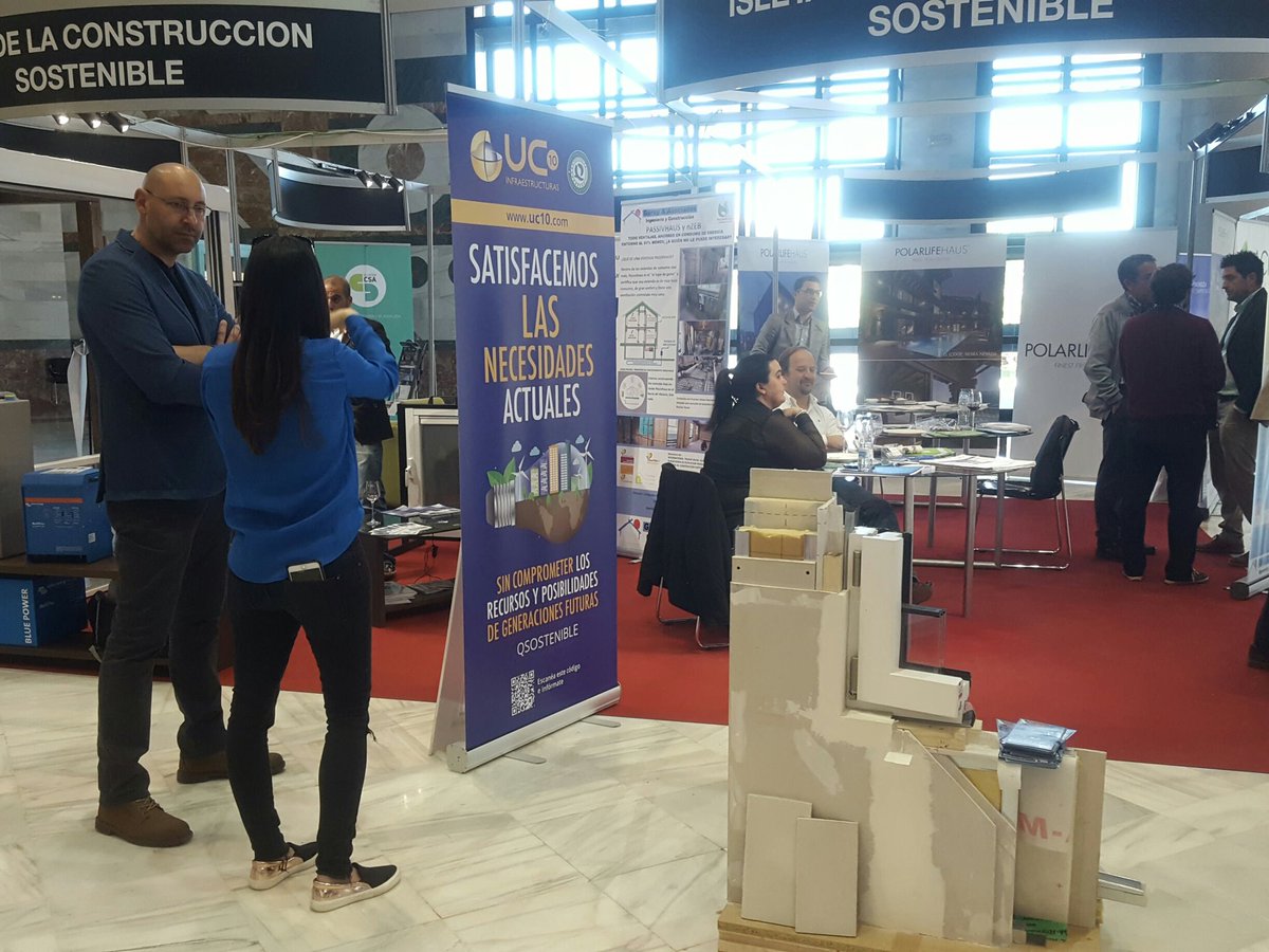 La actividad en nuestro estand no para, es alentador el gran  interés que muestran por el Estándar Passivhaus y viviendas de bajo consumo