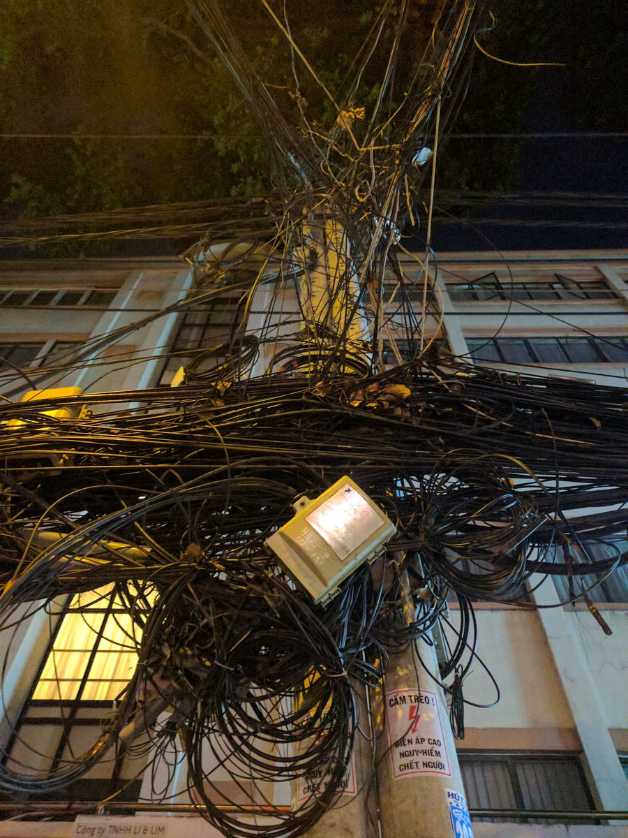 EvanKirstel's tweet photo. Mad #cabling problems #vietnam. https://t.co/sQhdSCQ6sA