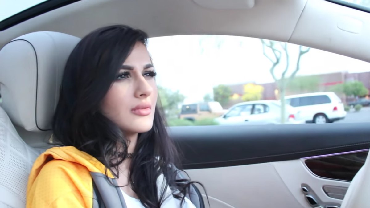 ItsBuIIetProof's tweet photo. When someone rides with you and ask for the aux cord but then turns on Taylor Swift @sssniperwolf https://t.co/ksUlkqQY6y