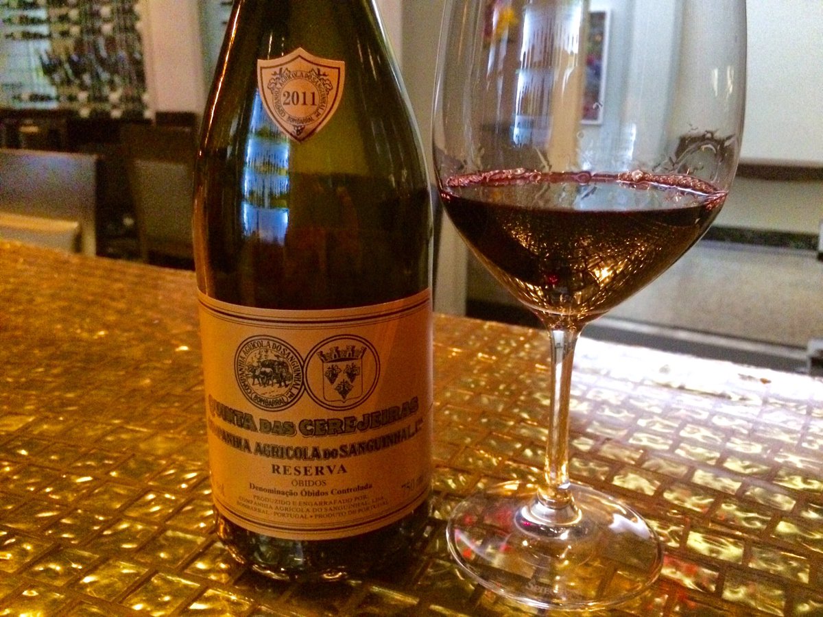 TASTY SIPS 🍷
This beautiful 2011 <a href="/sanguinhalwine/">Sanguinhal Wine</a> Quinta das Cerejeiras Reserva 2011 is now available in #vancouver by <a href="/AmovinoBC/">AmoVino Distributors</a>
Avelinos.ca