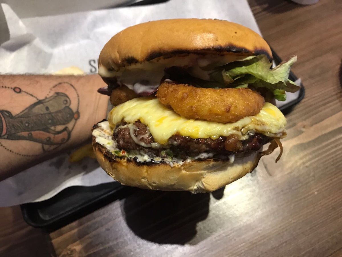 hyperfate88's tweet photo. #BurgerHaus https://t.co/itNELsK2RG
