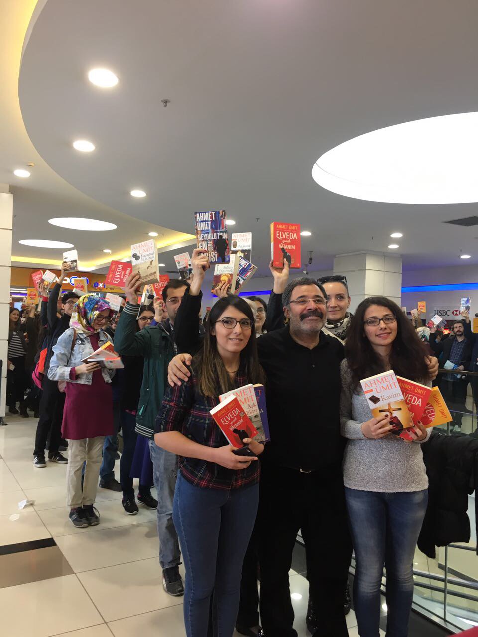 تويتر ahmet umit على تويتر istanbul da son iki imza gunu 08 nisan cumartesi d r suadiye saat 15 00 09 nisan pazar d r marmara forum saat 15 00 beklerim https t co 1nfnh2ldh3