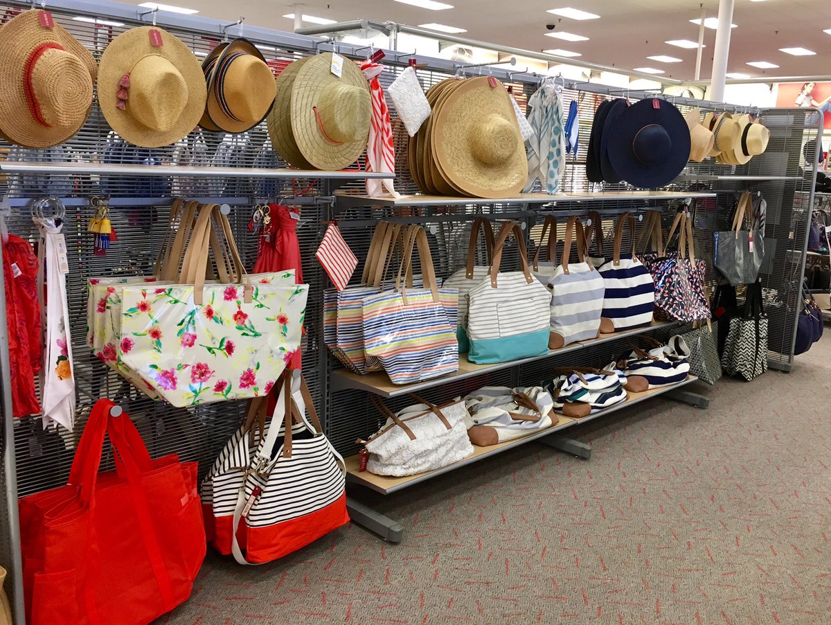 mda_mill's tweet photo. Glammin' up accessories! #TargetBoutique #T0111  @salamlazkani @donhumphrey3 @KatePearson7 https://t.co/jzT83r247s