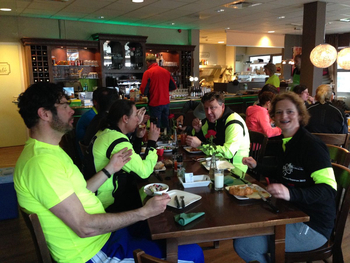 ConnectedDream's tweet photo. We zijn goed op weg naar onze start in Hamburg voor de #roparun ! Een top weekend gehad met avond-en nachttraining https://t.co/IVWrRrM8rp https://t.co/kbBX4OJfg2