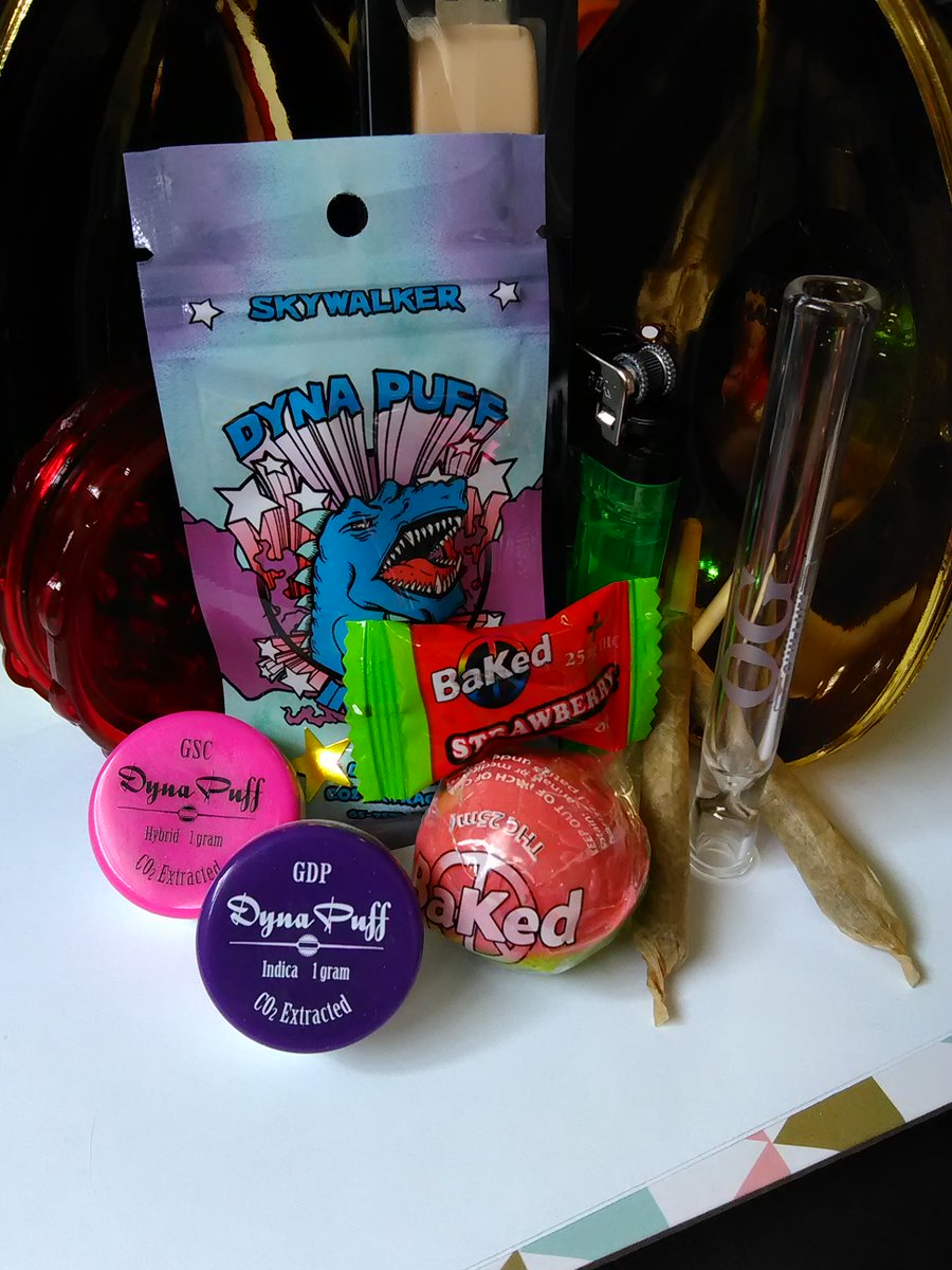420GirlzOC's tweet photo. Party Pack! #weedporn #marijuana #kush #vapes #shatter #wax #DybaPuff #THC #anaheimweed #LBC https://t.co/JILF8saUXM