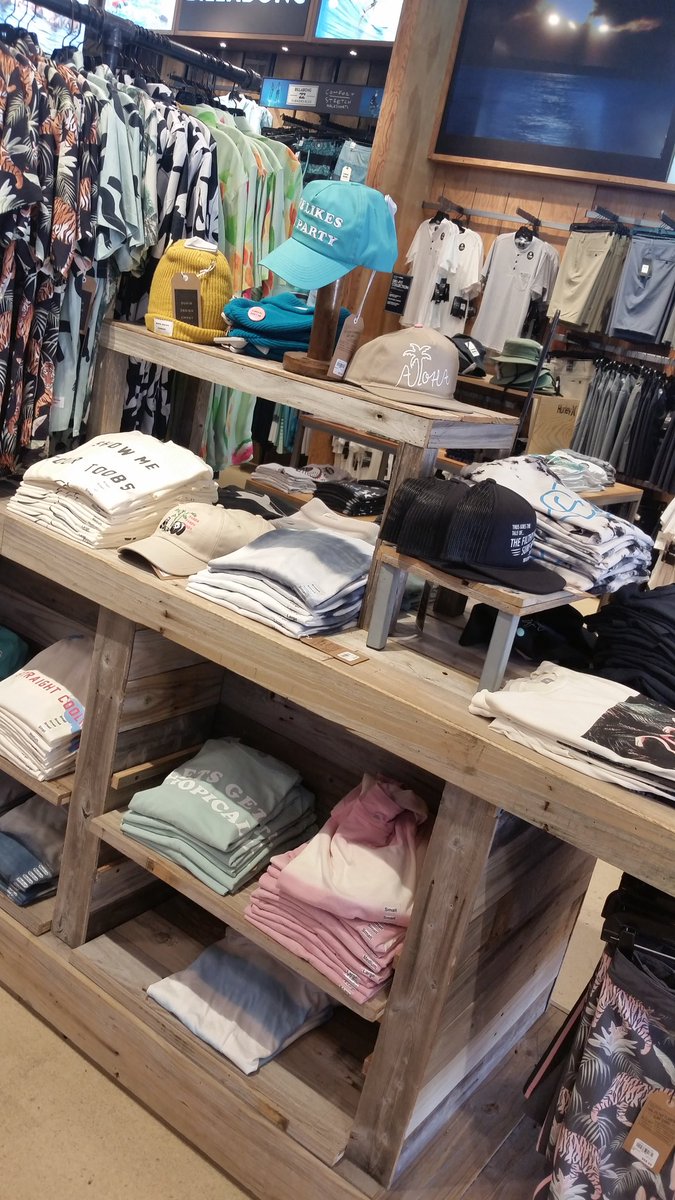 ScotMacDougall's tweet photo. Drove up from Miami for @Curlsurf, totally bummed @DuvinDesign tanks are gone! please restock. LOVE YOU GUYS #FFSG #duvindesign #FRED https://t.co/5hWk7fJrXS
