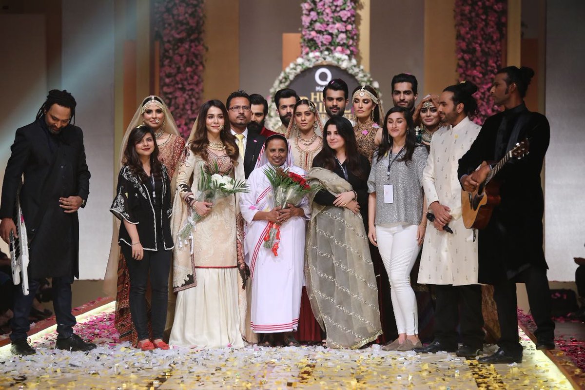 WORLDINVOGUE's tweet photo. @SonyaBattla2  showcasing her collection 
#QHBCW #HumPR SweetTouch #KryolanPk #FramesiPk 
#Pakistaninvogue https://t.co/c9x60bdw7u