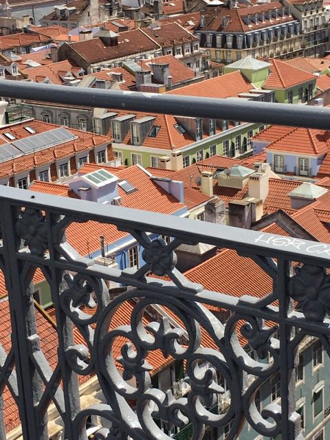 viaggi_e's tweet photo. Risplende #Lisbona, attraverso la luce di piazza #figueira , il giallo del #tram28 , la lentezza del tempo e la malinconia del #fado https://t.co/wOwrUQx0pm