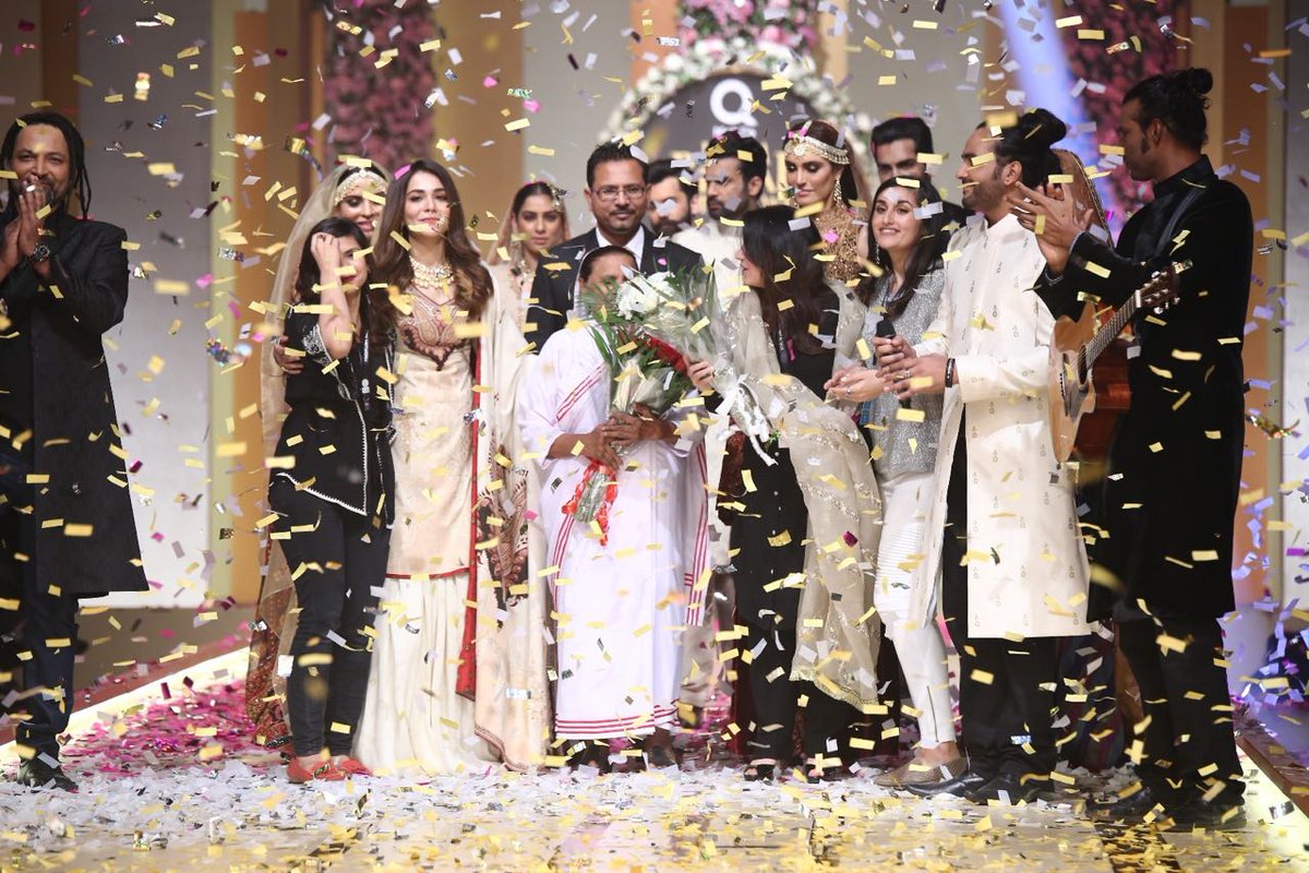 WORLDINVOGUE's tweet photo. @SonyaBattla2  showcasing her collection 
#QHBCW #HumPR SweetTouch #KryolanPk #FramesiPk 
#Pakistaninvogue https://t.co/c9x60bdw7u