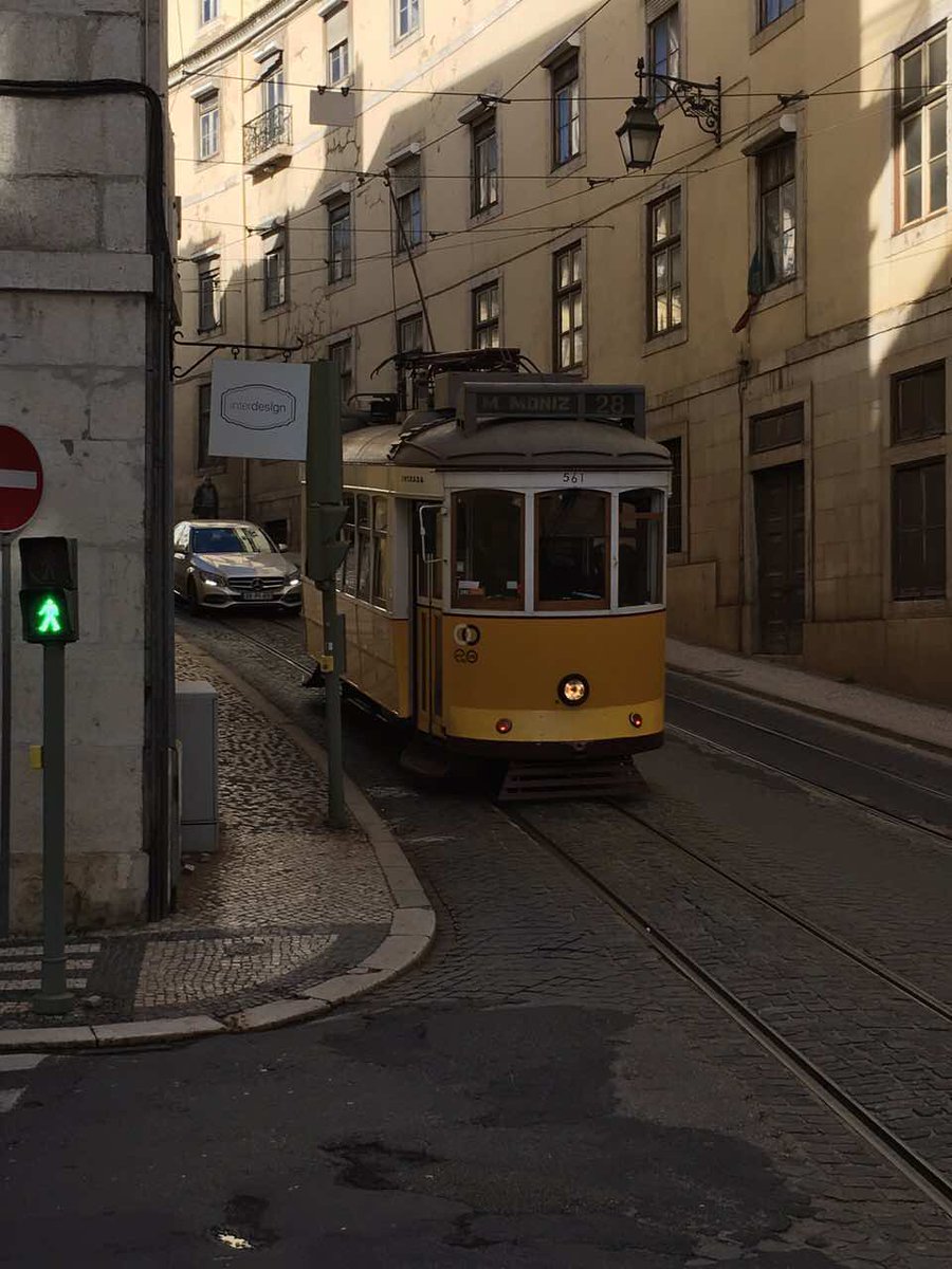 viaggi_e's tweet photo. Risplende #Lisbona, attraverso la luce di piazza #figueira , il giallo del #tram28 , la lentezza del tempo e la malinconia del #fado https://t.co/wOwrUQx0pm